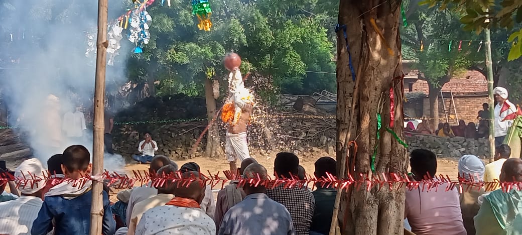 शान्ति सद्भाव व निरोग जीवन की कामनां को लेकर ग्रामीणों नें किया कड़ाह पूजन