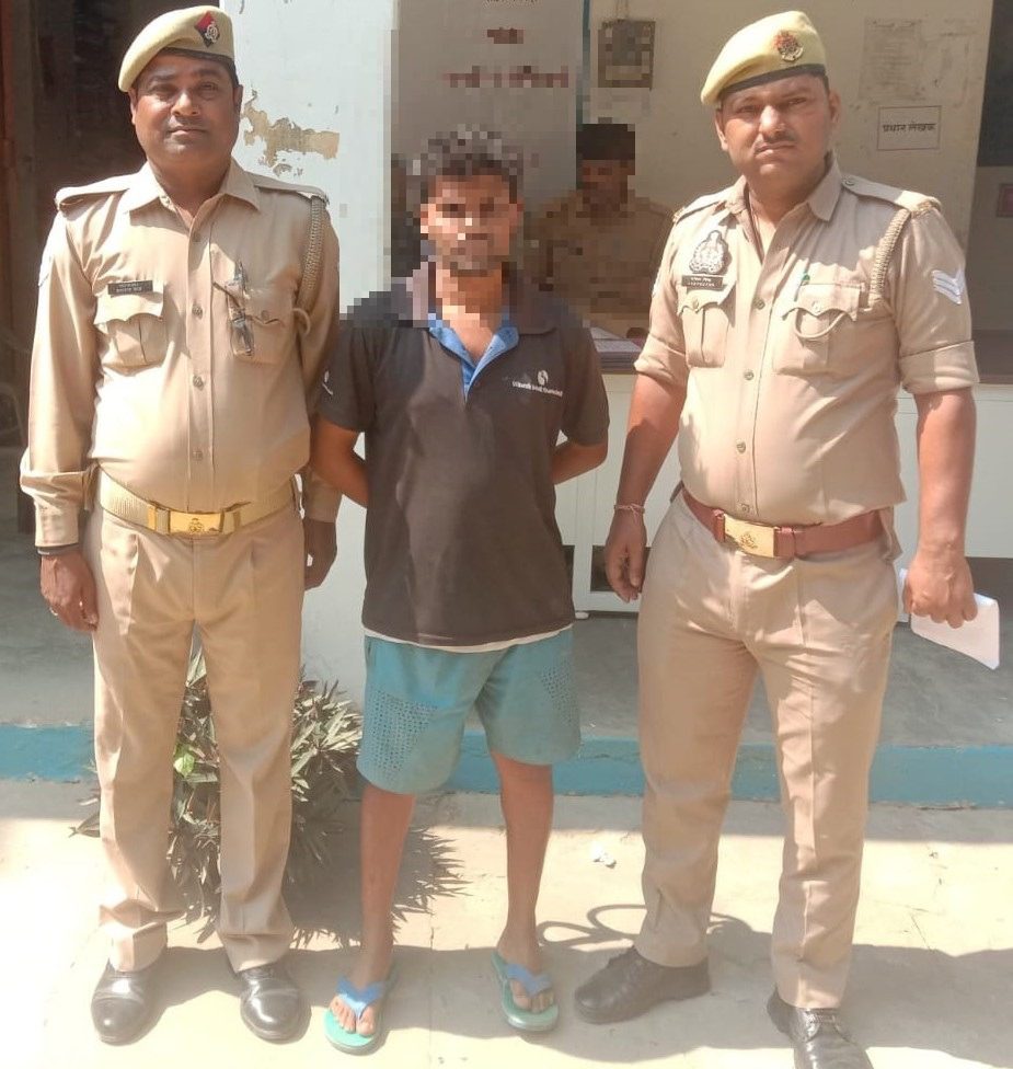 हत्या की घटना कारित करने वाला वांछित अभियुक्त को चोलापुर पुलिस ने किया गिरफ्तार, आलाकत्ल बरामद
