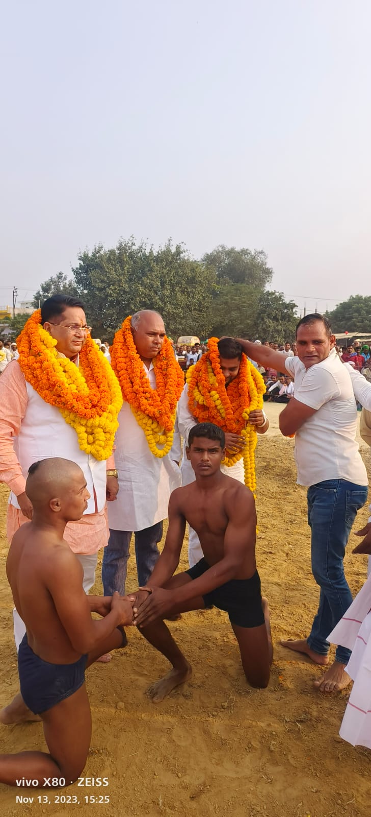 कुश्ती दंगल में पहलवानों ने दिखाया दम