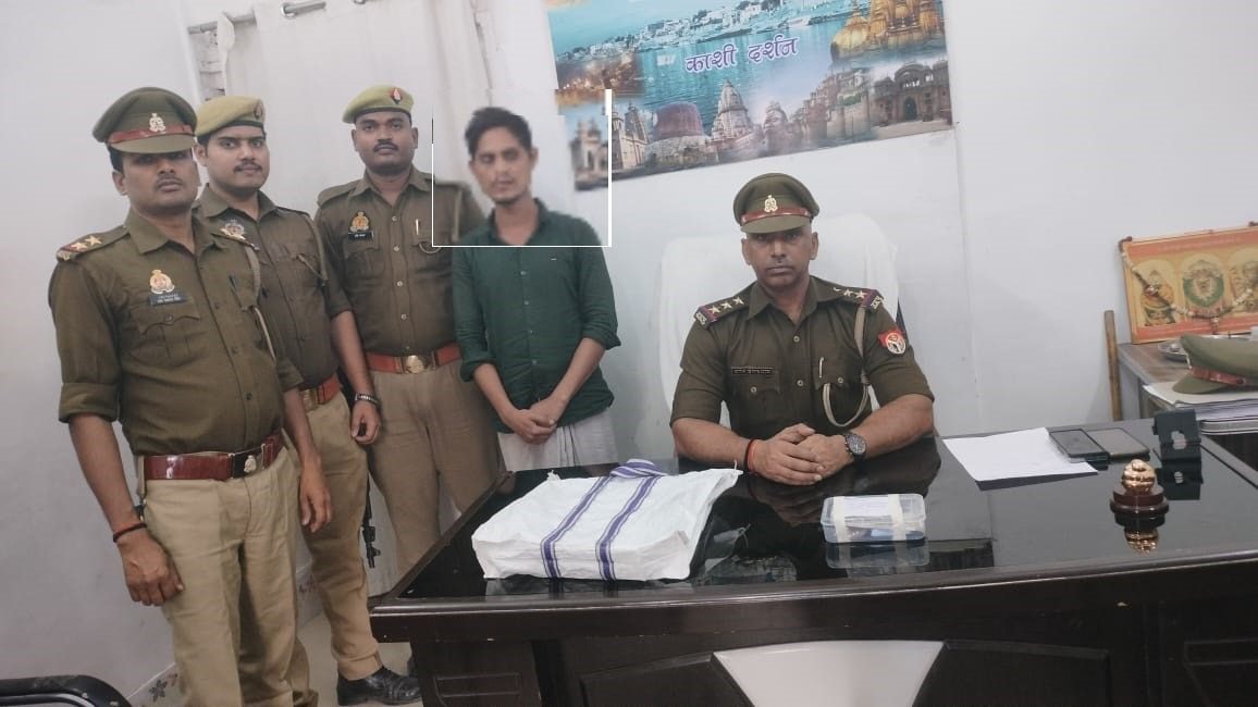 थाना रामनगर कमिश्नरेट वाराणसी पुलिस द्वारा अभियुक्त  को गिरफ्तार कर 2 लैपटॉप,1 मोबाइल व चार्जर बरामद किया गया