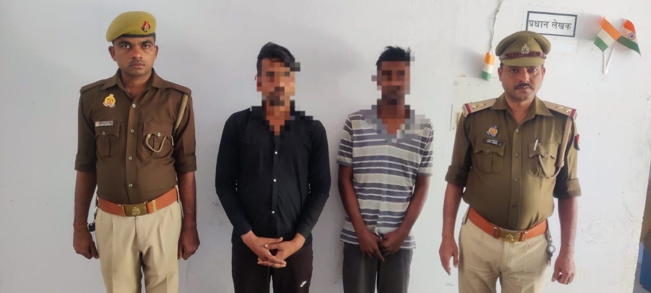थाना सारनाथ पुलिस द्वारा चोरी की घटना का सफल अनावरण, चोरी गये आधार कार्ड व 3000/- रु. नकद के साथ अभियुक्तगण  गिरफ्तार