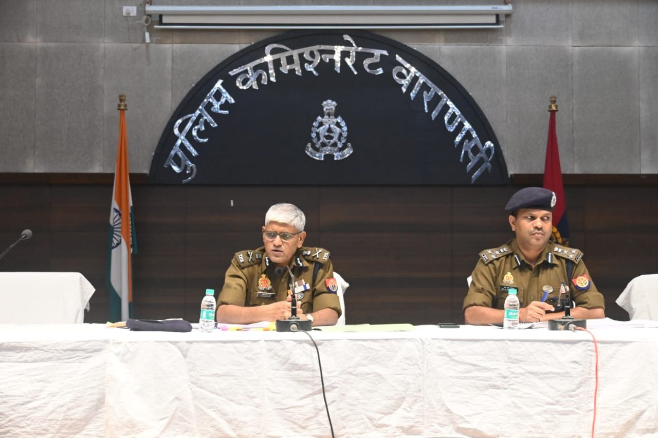 यातायात लाइन स्थित सभागार में मासिक अपराध समीक्षा गोष्ठी की गयी