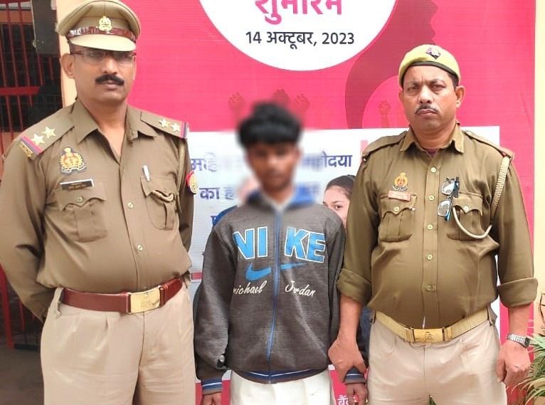 थाना लोहता पुलिस टीम द्वारा हत्या के प्रयास मे वांछित अभियुक्त अख्तर उर्फ नाटे गिरफ्तार, कब्जे से घटना में प्रयुक्त खनालद कैंची बरामद