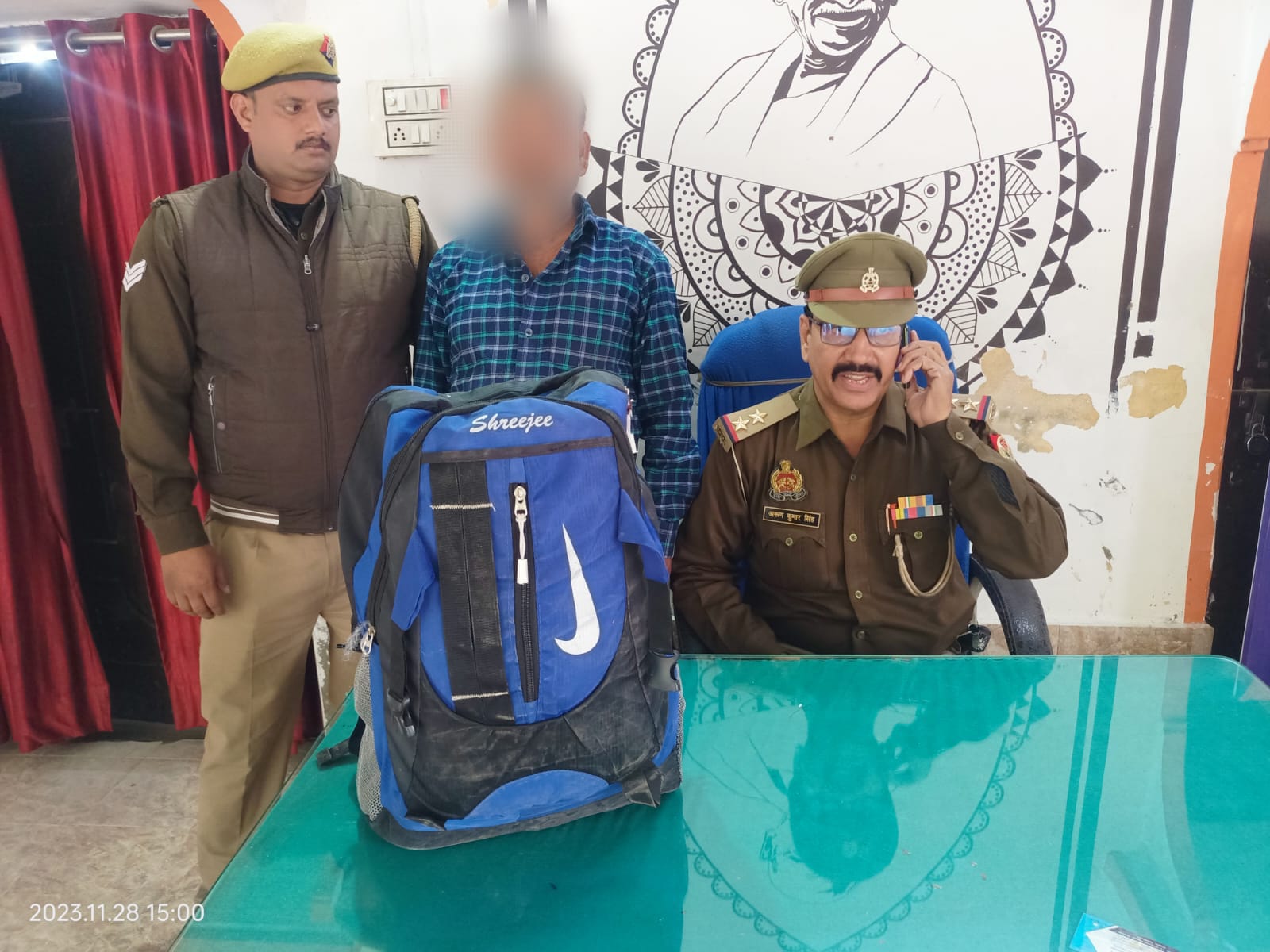 थाना सिगरा पुलिस द्वारा अग्रेजी शराब 81 अदद 8 PM फ्रूटी अंग्रेजी शराब के साथ अभियुक्त को गिरफ्तार किया गया
