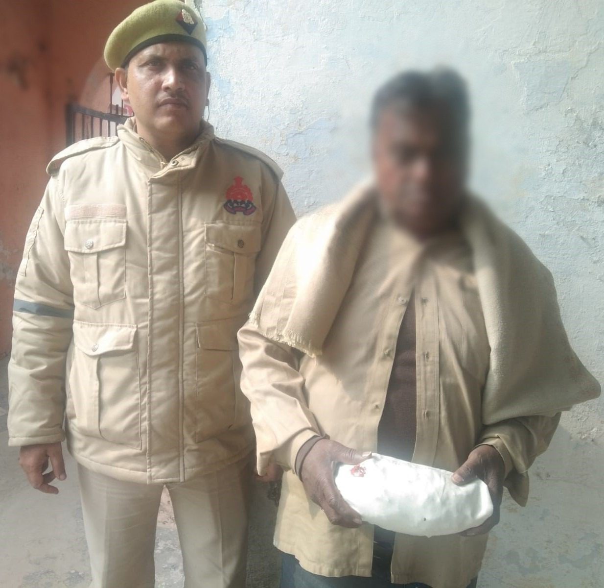 थाना चौबेपुर पुलिस टीम द्वारा कुल 600 ग्राम अवैध गांजा के साथ अभियुक्त अनमोल गुप्ता को गिरफ्तार किया गया