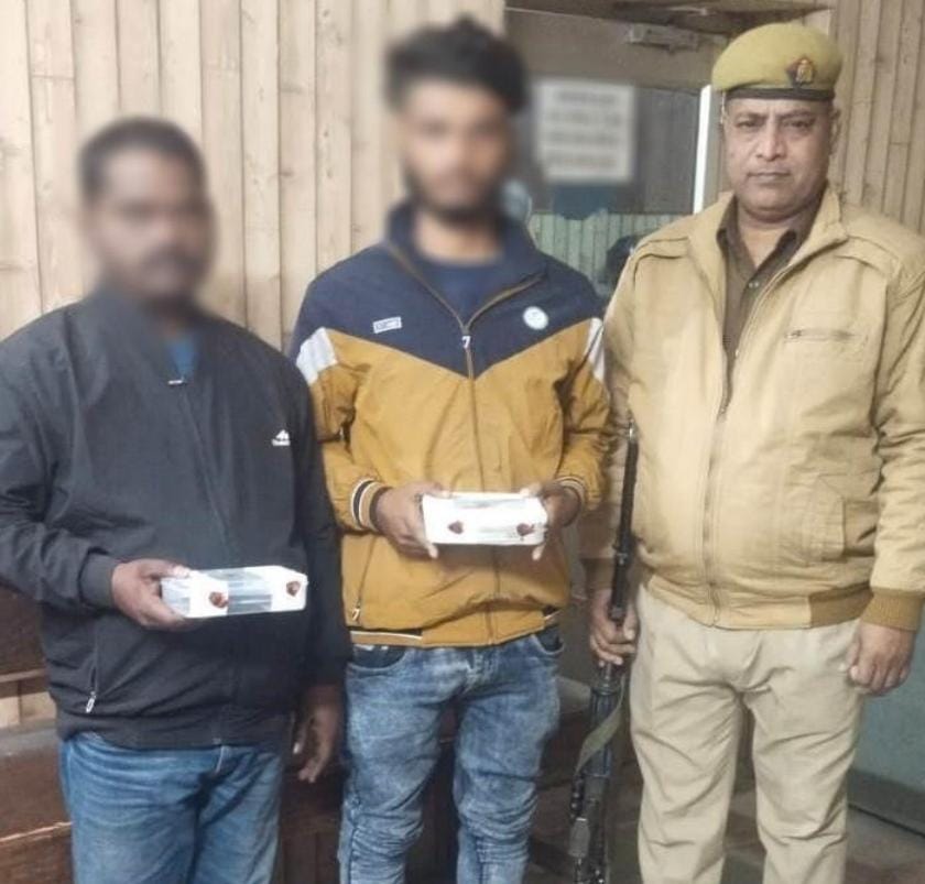 अवैध रूप से ऑनलाइन जुआ खेलने वाने वाले 02 जुआरी थाना मण्डुवाडीह पुलिस टीम द्वारा गिरफ्तार