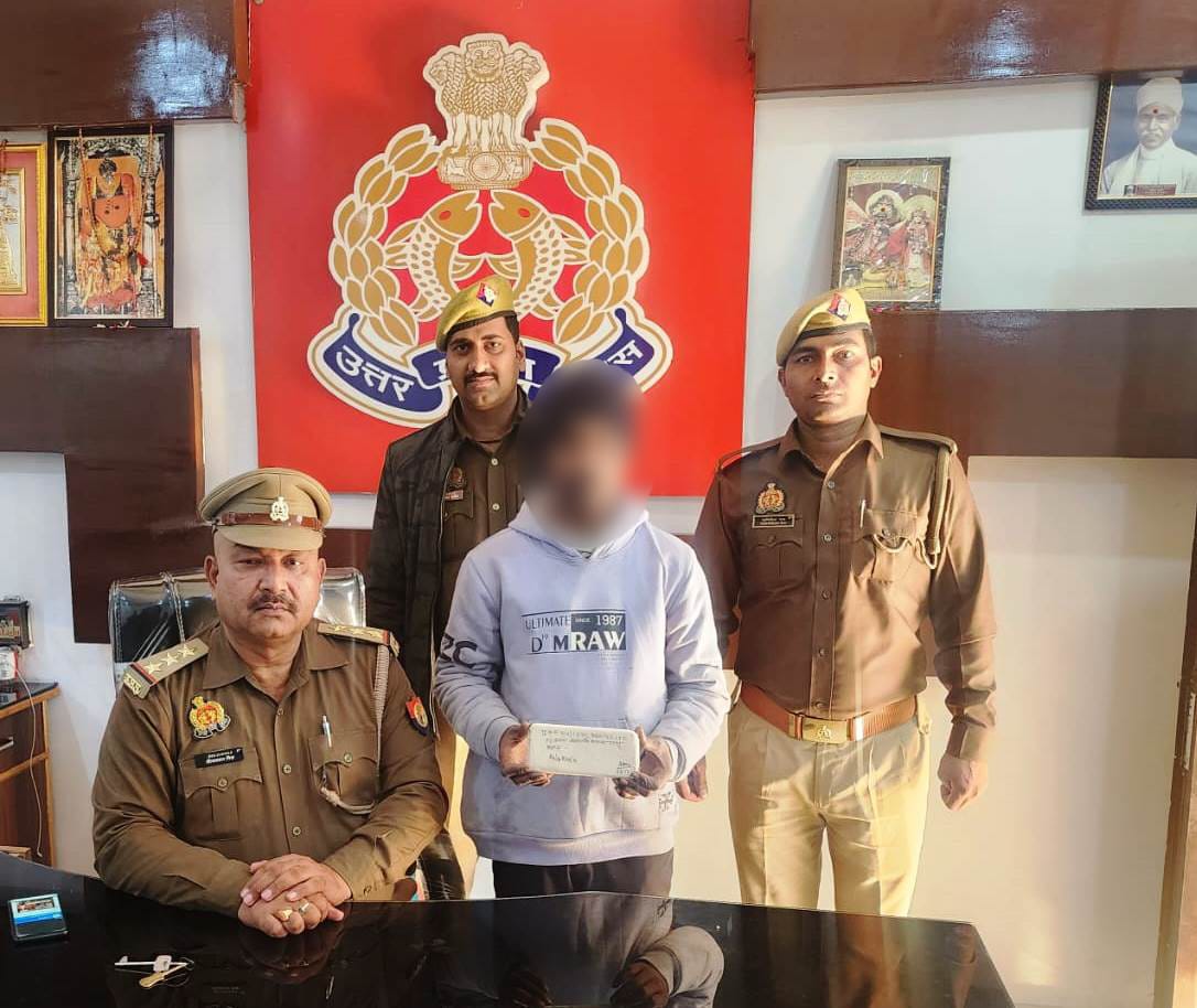 चोरी के मोबाइल फोन के साथ मोबाइल चोर थाना लंका पुलिस द्वारा गिरफ्तार