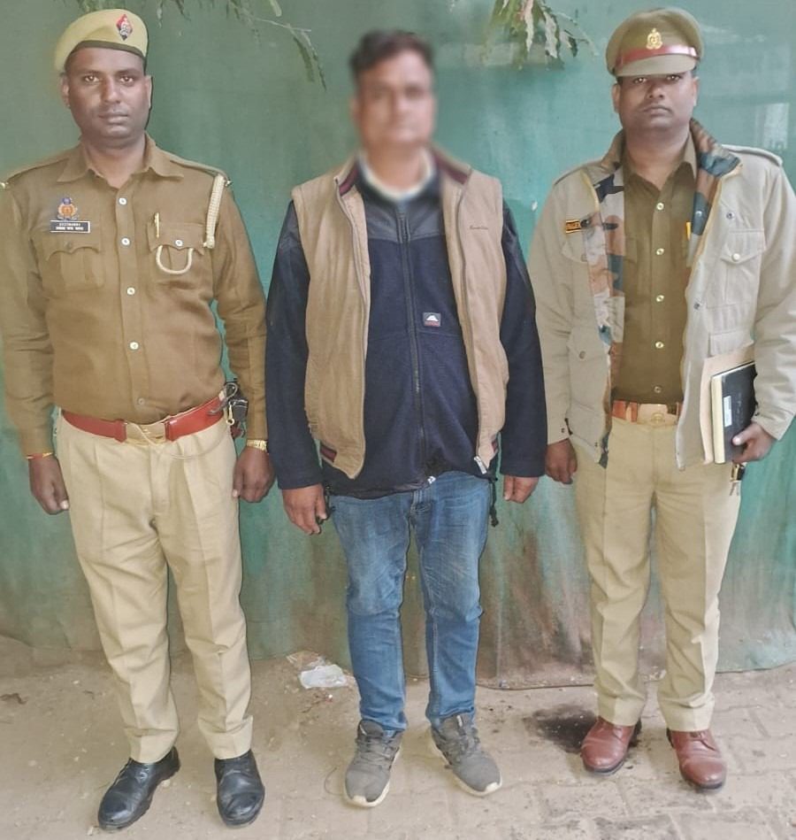 युवक को जान से मारने की नियत से कार से एक्सीडेंट करने के मामले मे वांछित अभियुक्त विकास सिंह यादव थाना कैन्ट पुलिस टीम द्वारा गिरफ्तार