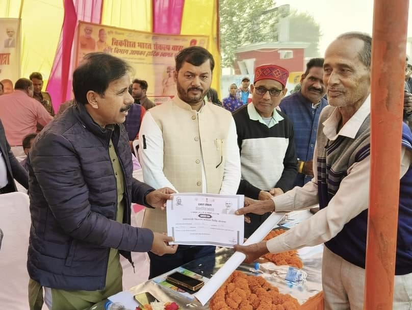 लाभार्थियों को तलाश कर सम्मानित कर रहा मोदी का गारण्टी रथ-अनिल राजभर