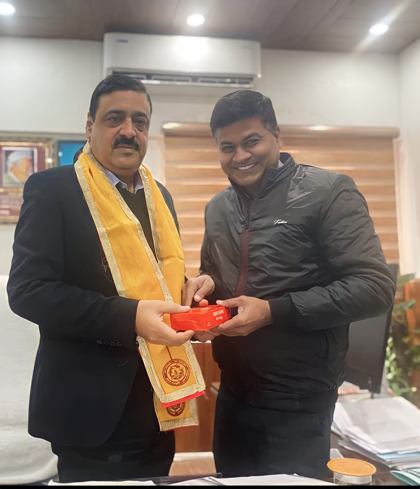 मुख्यमंत्री के मुख्य सचिव को ब्रह्मराष्ट्र एकम ने किया सम्मानित