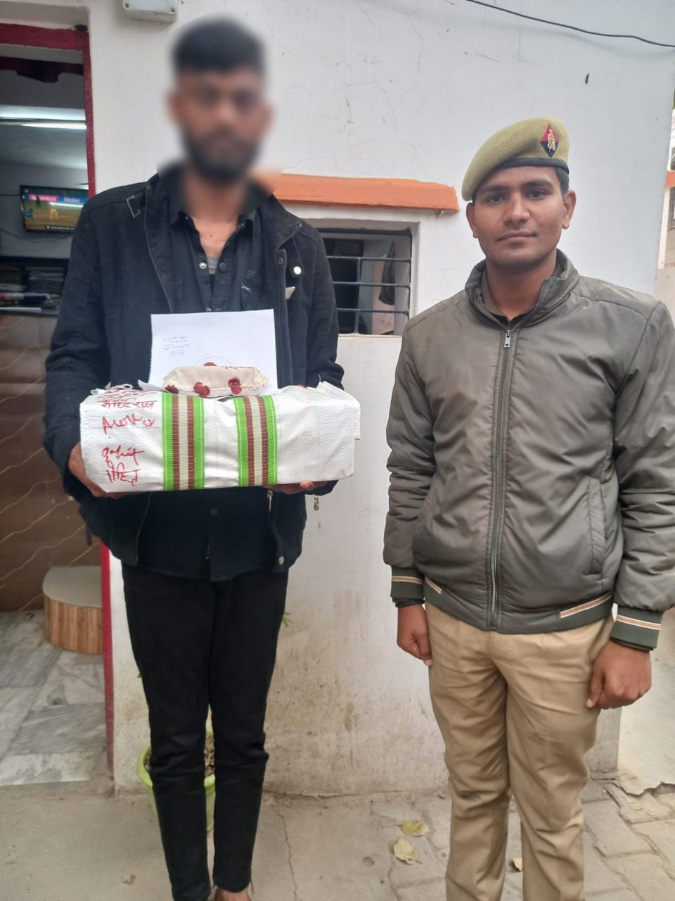 थाना सिगरा पुलिस द्वारा अवैध शराब के साथ अभियुक्त को गिरफ्तार किया गया 