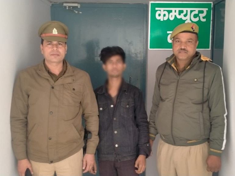थाना सारनाथ पुलिस टीम द्वारा एससी/एसटी एक्ट में वांछित अभियुक्त रोहित उर्फ विक्की जायसवाल गिरफ्तार