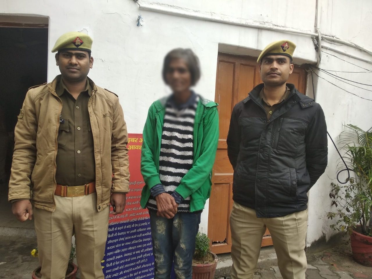 कैण्ट पुलिस टीम द्वारा वारण्टी को किया गया गिरफ्तार