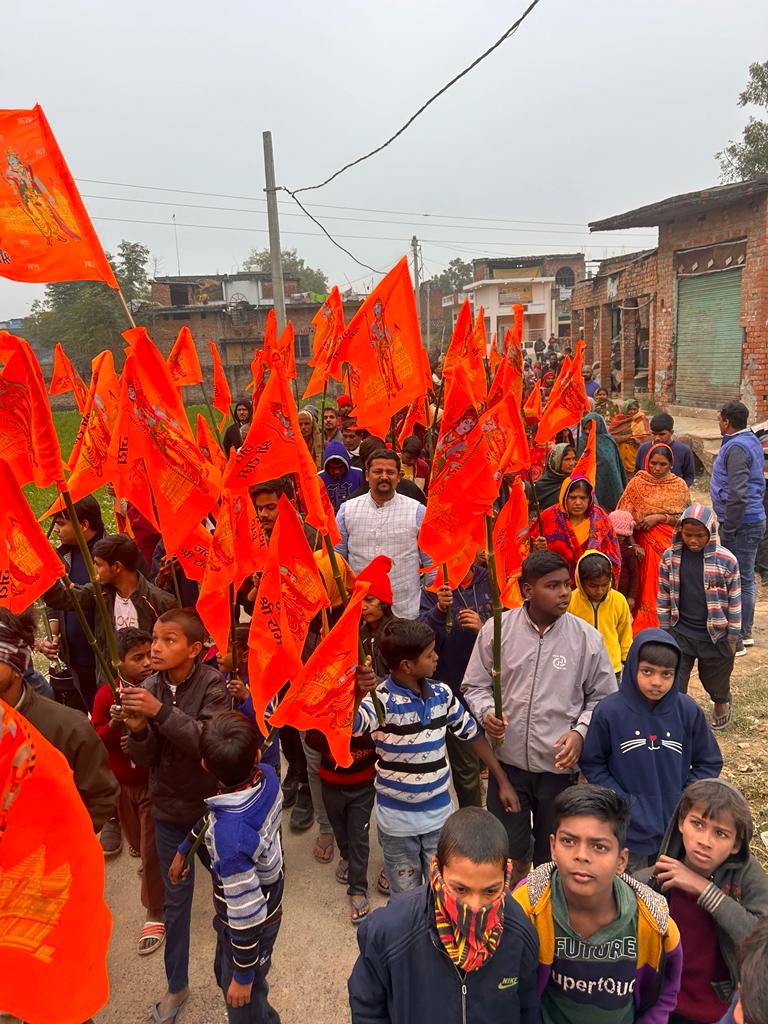  रामलला के भव्य दिव्य मंदिर स्थापना के अवसर पर बृहद ध्वजा यात्रा का नरायनपुर में हुवा आयोजन