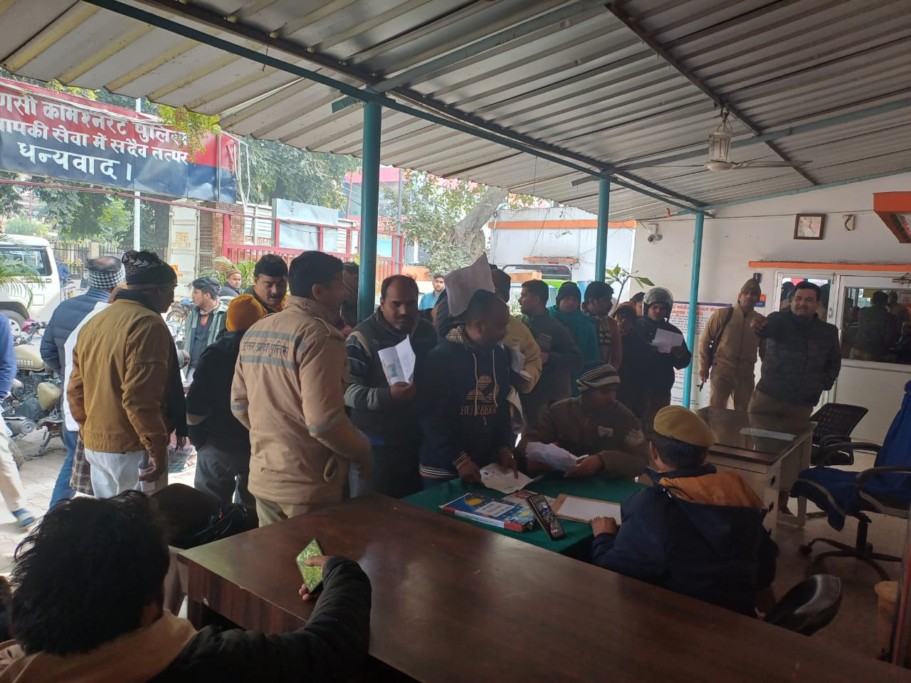 थाना सिगरा द्वारा 23 मोटर साइकिल वाहनों को नीलाम किया गया