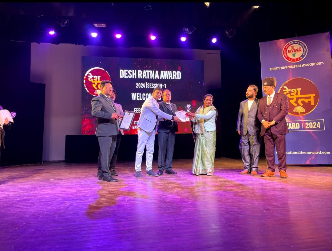 धौरहरा गांव की ग्राम प्रधान गीता यादव को मिला देश रत्न अवार्ड गांव के लोगों ने जताई खुशी