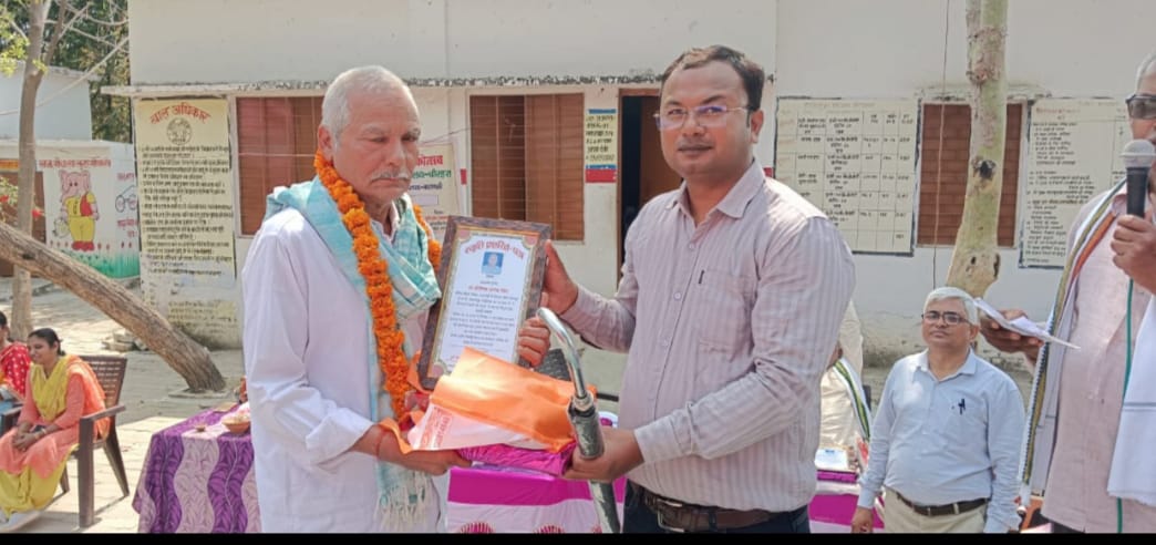 पूर्व माध्यमिक विद्यालय धौरहरा में शिक्षक सम्मान व बिदाई समारोह हुआ सम्पन्न, बच्चों नें प्रस्तुत किये रंगा-रंग कार्यक्रम