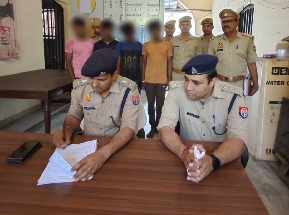 थाना रामनगर पुलिस द्वारा विभिन्न स्थानों से वाहन चोरी करने वाले गैंग के कुल 04 अभियुक्तगण तथा एक बाल अपचारी को गिरफ्तार