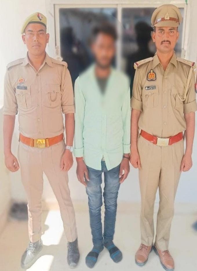 थाना रोहनिया पुलिस टीम द्वारा दुष्कर्म व पॉक्सो एक्ट के मुकदमे मे वांछित अभियुक्त गिरफ्तार