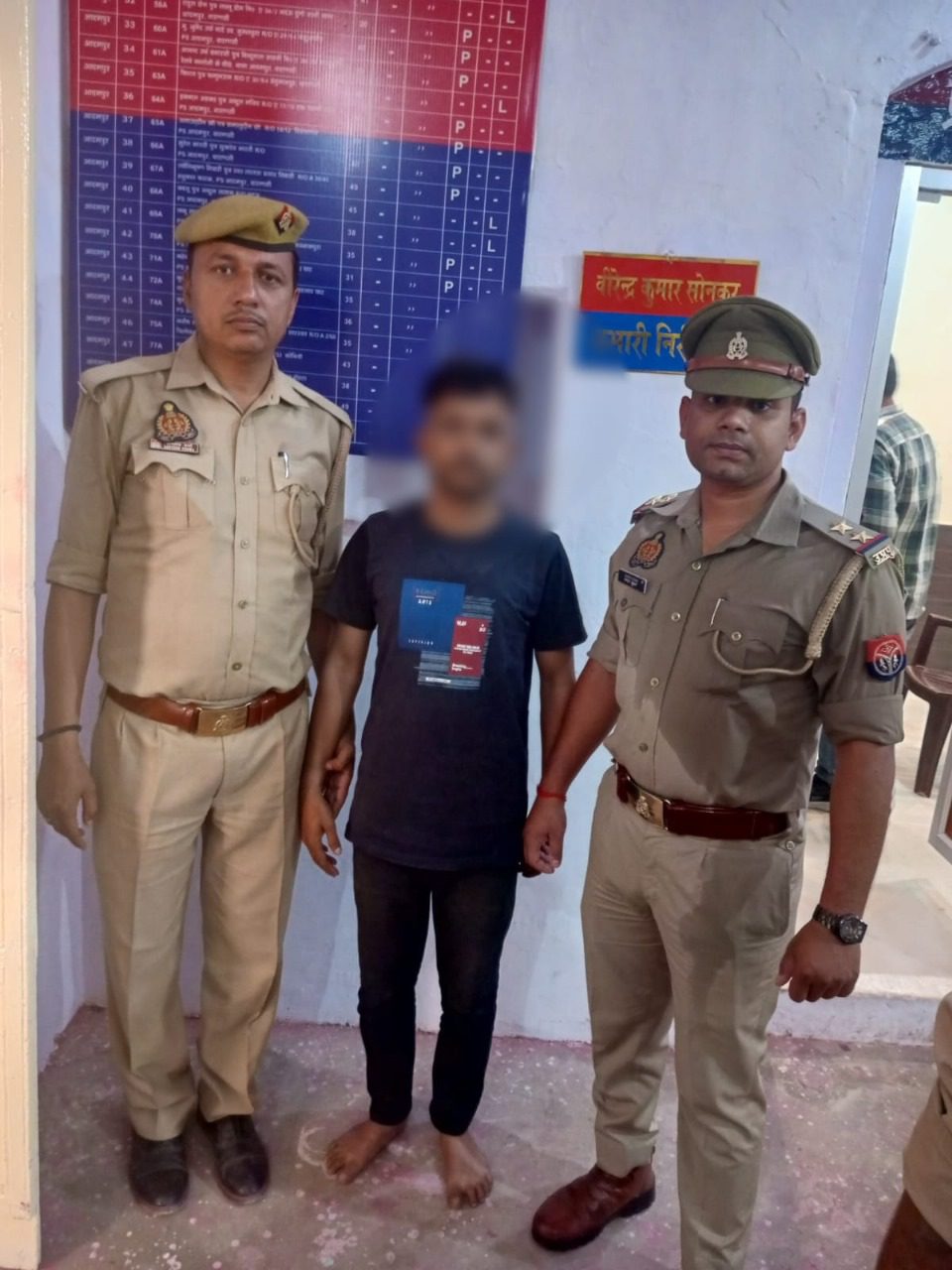 थाना आदम पुर पुलिस द्वारा अभियुक्त को गिरफ्तार कर उसके कब्जे से 26 शीशी विन्डीज लाईम देशी शराब (मसाला) व 150/ रुपया बरामद किया गया