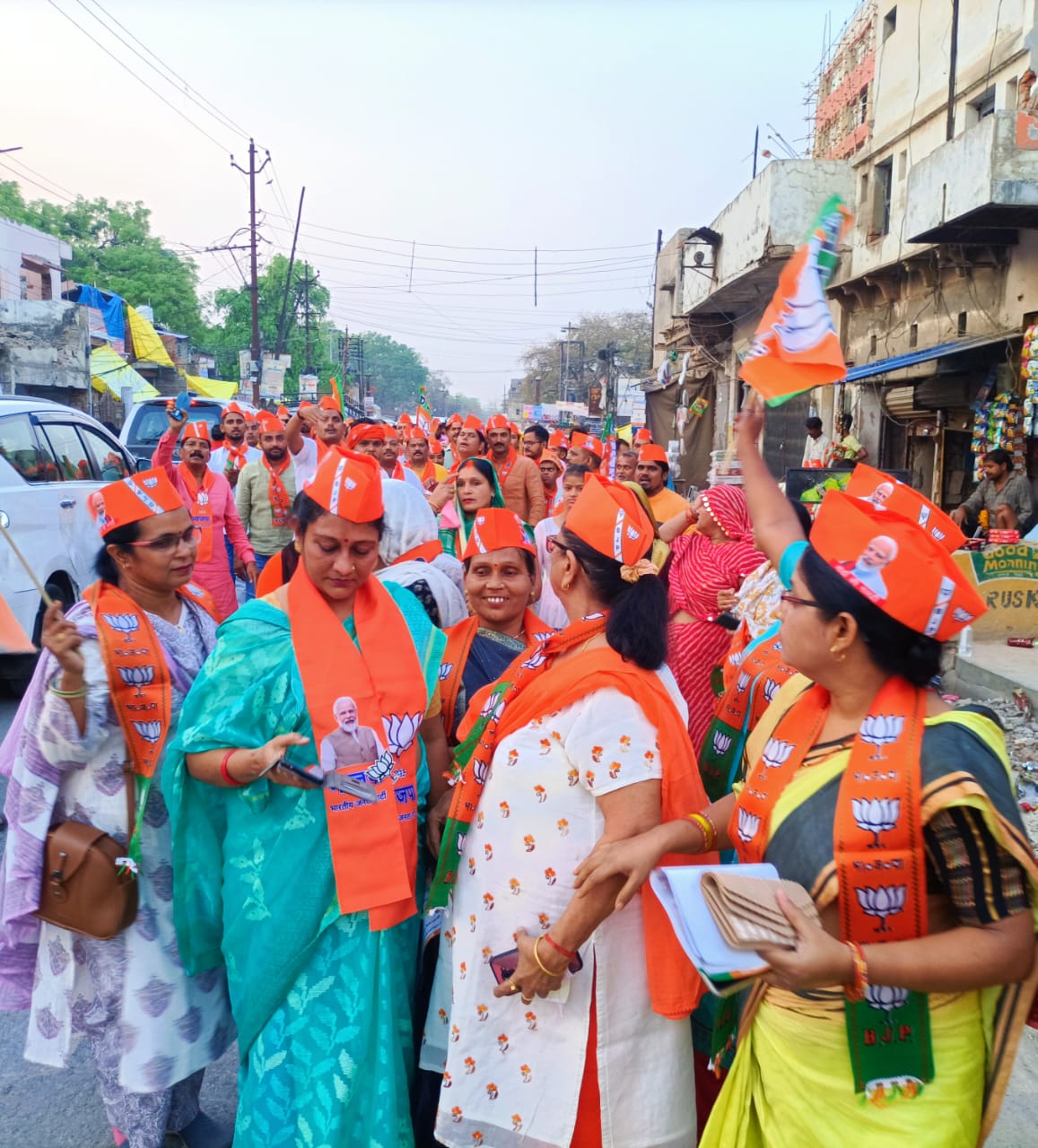 भाजपा रामनगर ने मोदी जी के आगमन की पूर्व संध्या पर नगर में किया शानदार भ्रमण