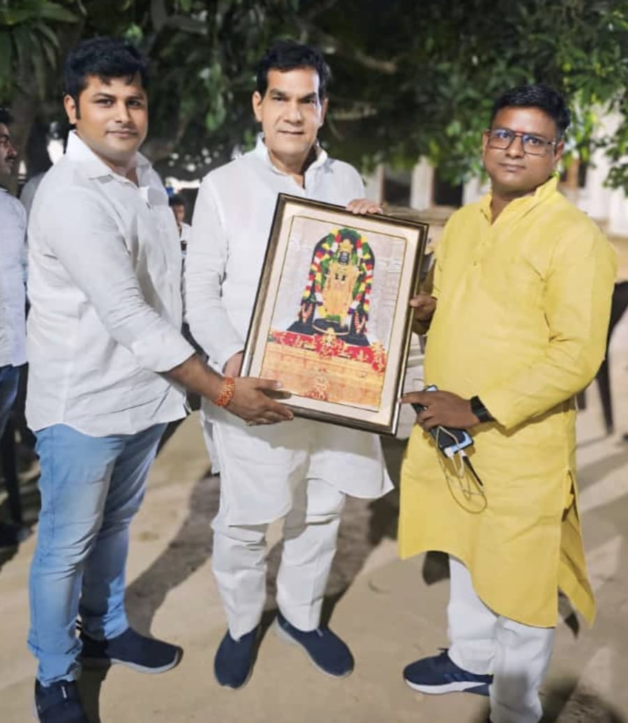 विभिन्न मुद्दे को लेकर समाजसेवी मिले नगर विकास एवम ऊर्जा मंत्री से