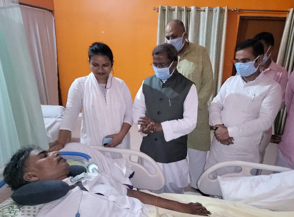 सिक्किम के राज्यपाल ने लंबे समय से बीमार चल रहे सेवापुरी विधायक से मिलकर लिया हालचाल