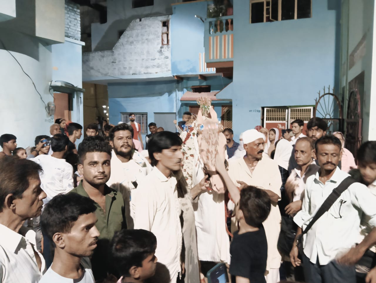 रामनगर में काशी नरेश के एतिहासिक दुलदुल का जुलूस निकाला गया
