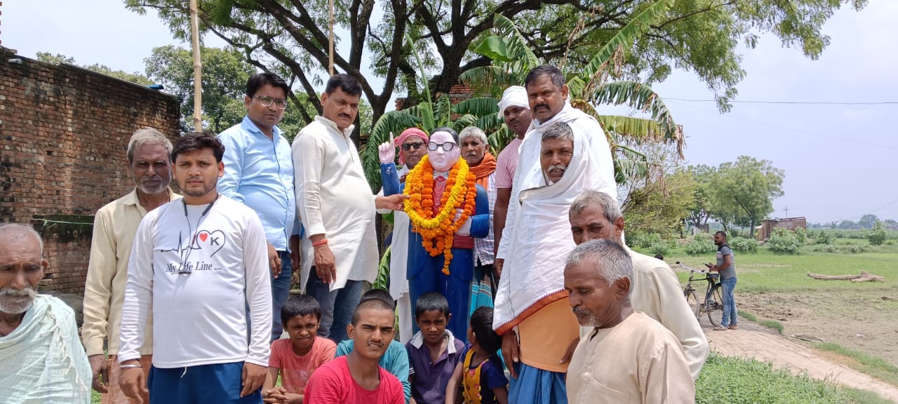 अम्बेडकर प्रतिमा क्षतिग्रस्त होनें की सूचना पर कांग्रेस पार्टी का प्रतिनिधि मण्डल पहुंँचा रमनां गांँव
