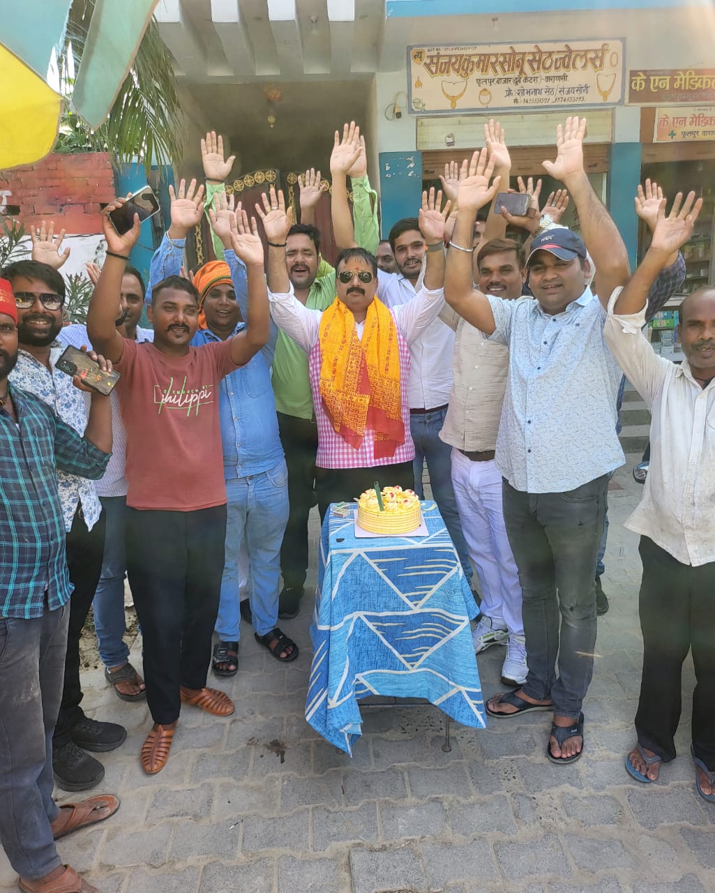 एक पेड़ माँ के नाम अभियान के संकल्प क्रम में प्रोटोकॉल प्रभारी शैलेश पाण्डेय ने अपने जन्मदिन के शुभ अवसर पर किया वृक्षारोपण।