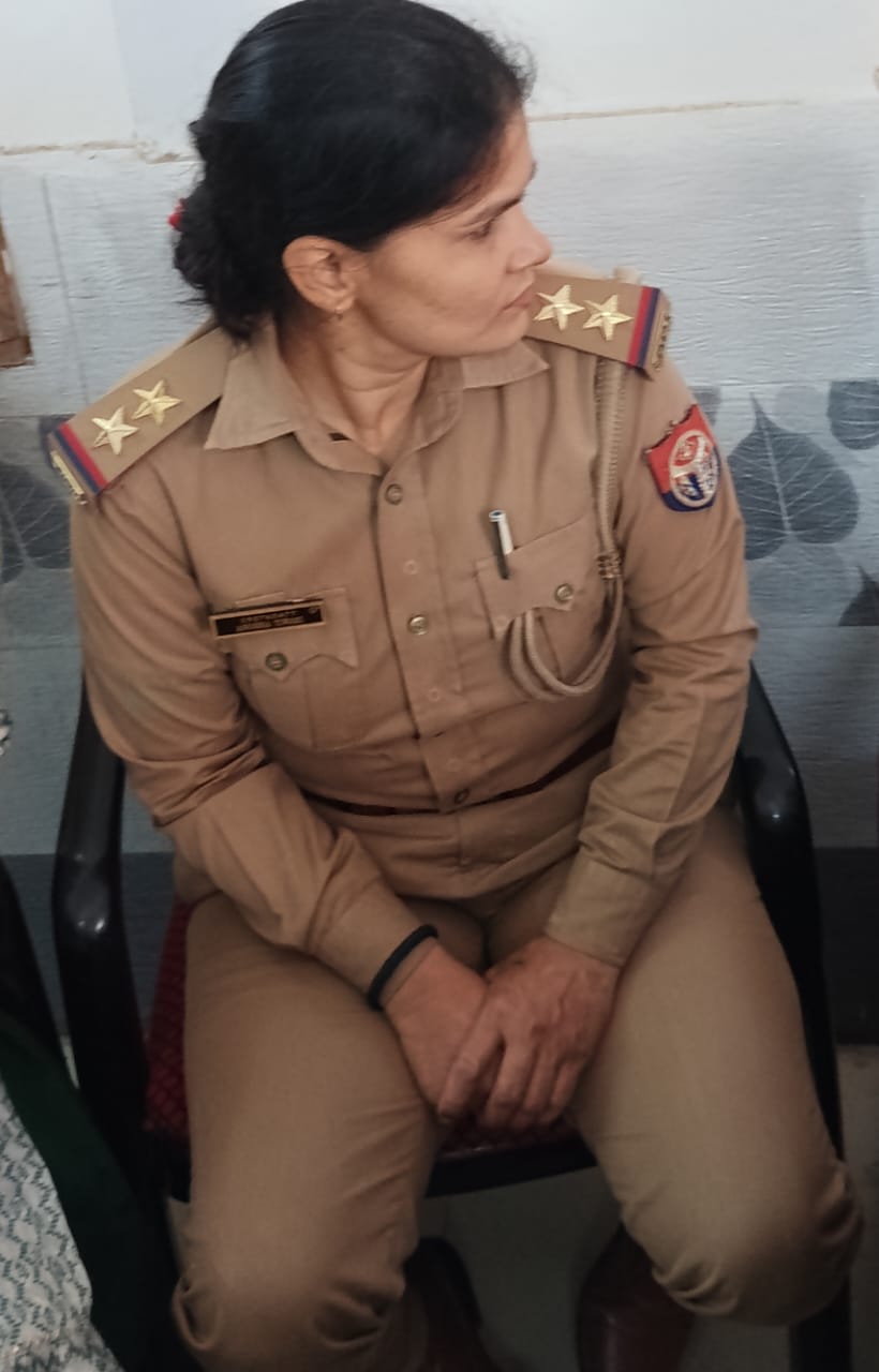 महिला सब इंस्पेक्टर को 10 हजार रिश्वत लेते हुए एंटी करप्शन टीम ने धर दबोचा