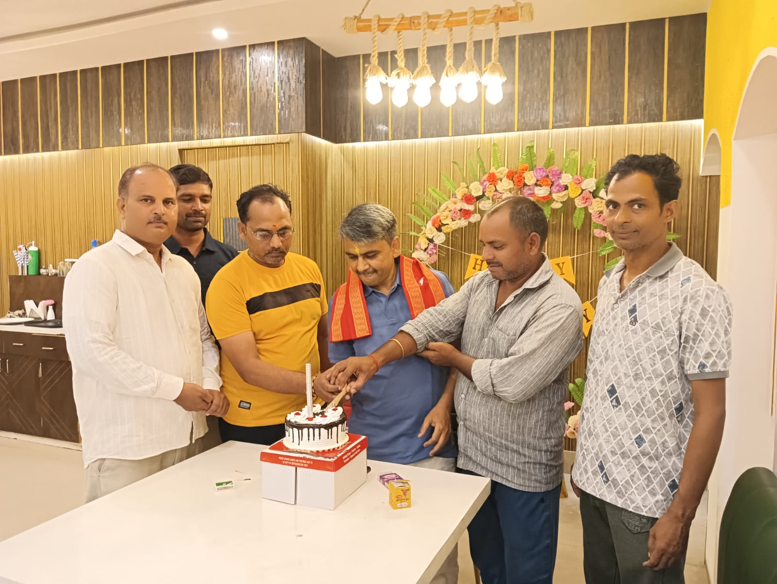 वृक्षारोपण कर अखिल भारतीय सनातन धर्म परिषद के राष्ट्रीय महासचिव का मनाया गया जन्मदिन