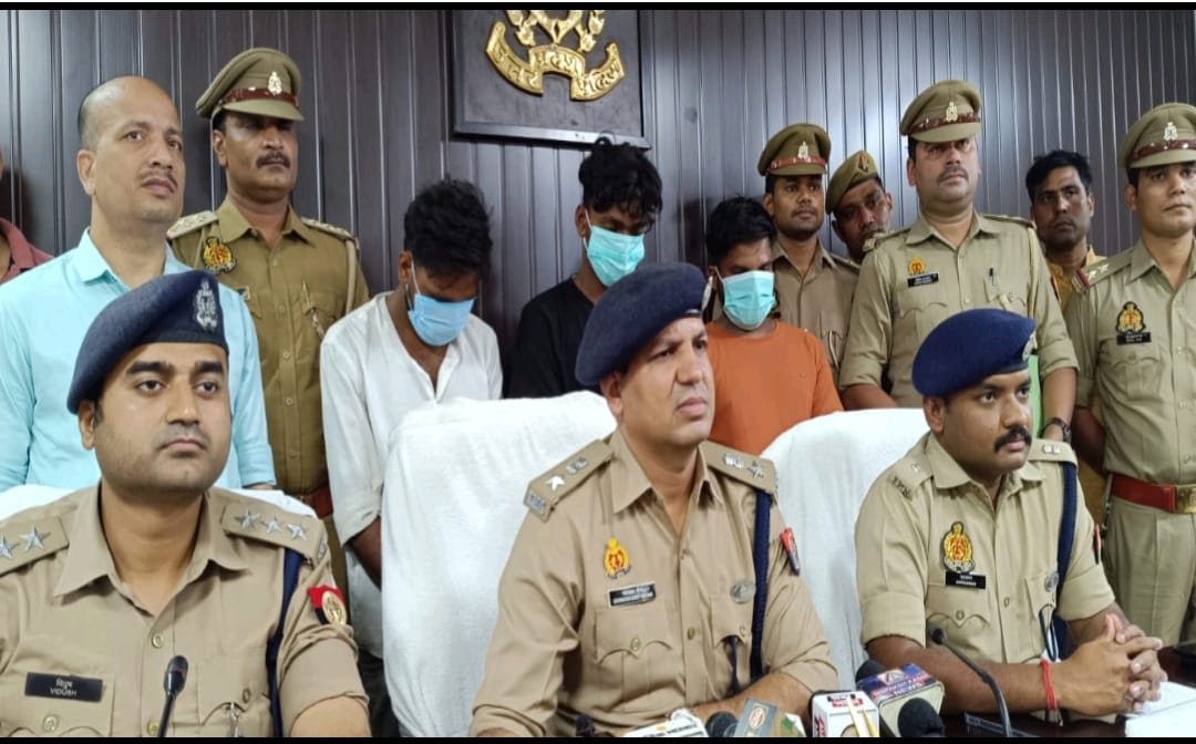 शिवपुर पुलिस ने तीन शातिर बदमाश किया गिरफ्तार