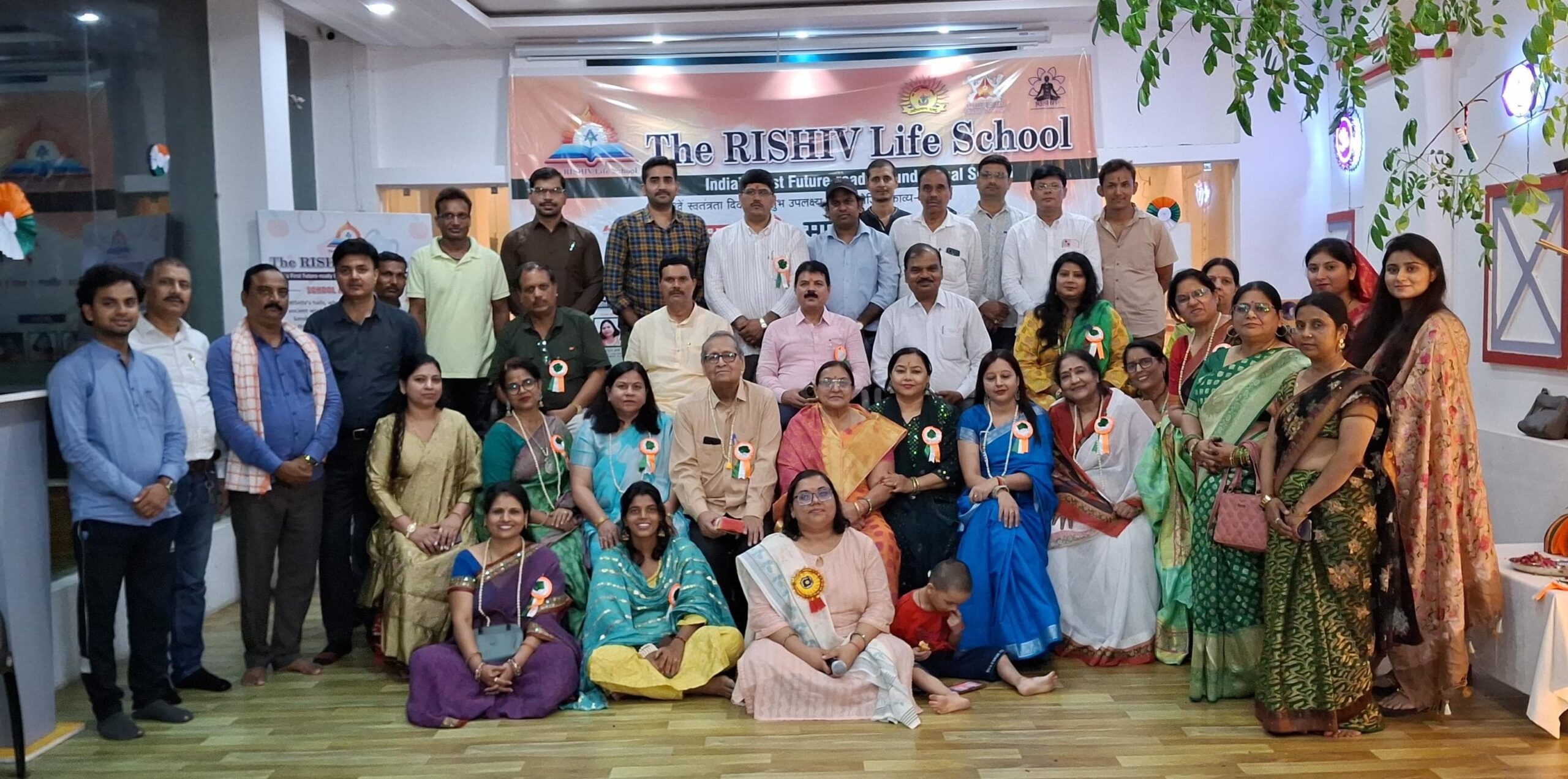 द ऋषिव लाइफ स्कूल,नव भारत निर्माण समिति और बनारस लिट्फेस्ट के संयुक्त तत्वावधान में आयोजित हुए काव्य-संध्या ‘प्रणम्यते मातृभूमि,मातृशक्ति स्वस्तिनः’ का सफल आयोजन |