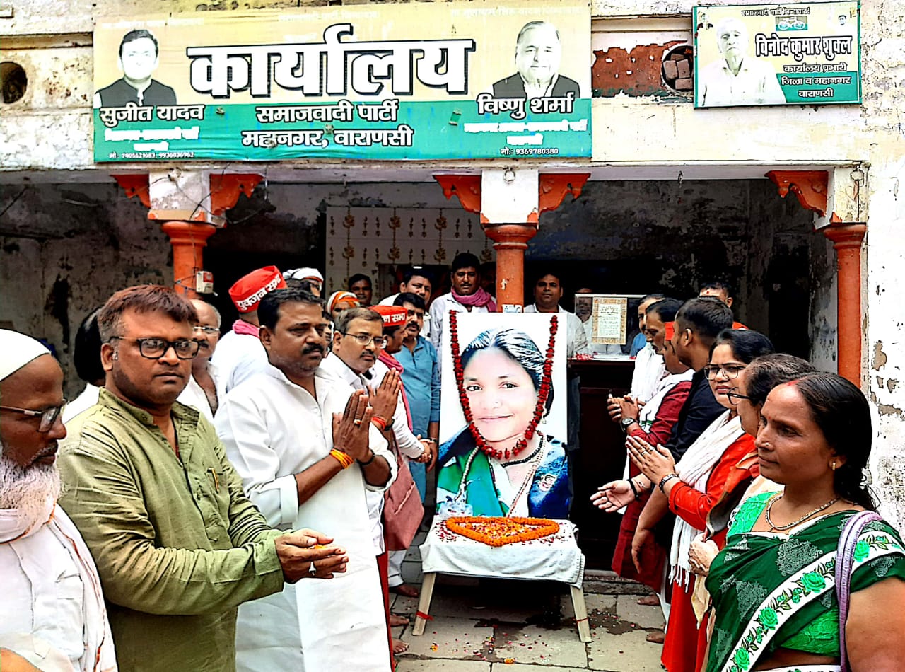 सपाईयो ने पूर्व सांसद फूलन देवी की मनायी जयंती