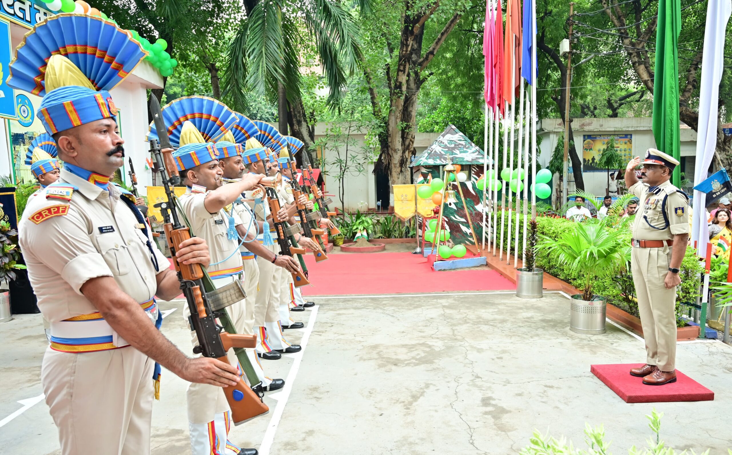 वाराणसी 95 बटालियन केंद्रीय रिजर्व पुलिस बल ने हर्षोल्लास के साथ मनाया 78वां स्वतंत्रता दिवस झंडारोहण कर शहीदों को किया याद