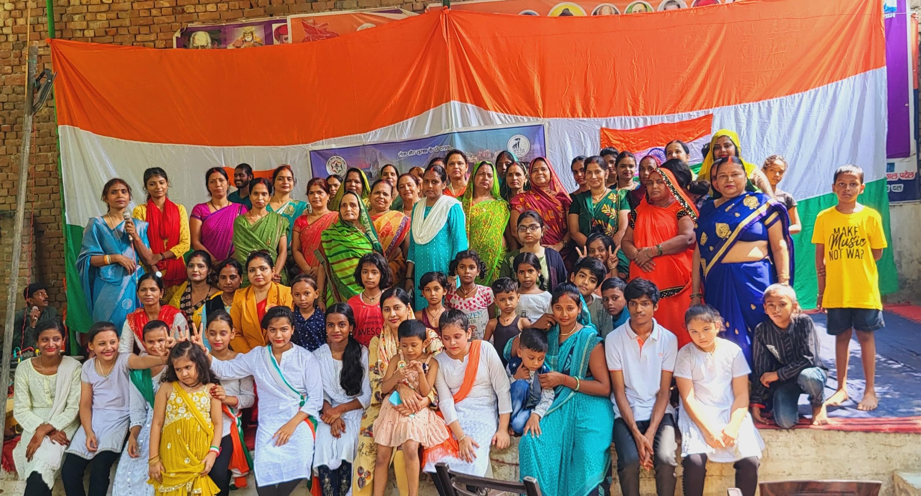 समर्पण महिला कल्याण समिति मीरापुर बसही ने धूमधाम से मनाया आजादी का 78वां स्वतंत्रता दिवस।