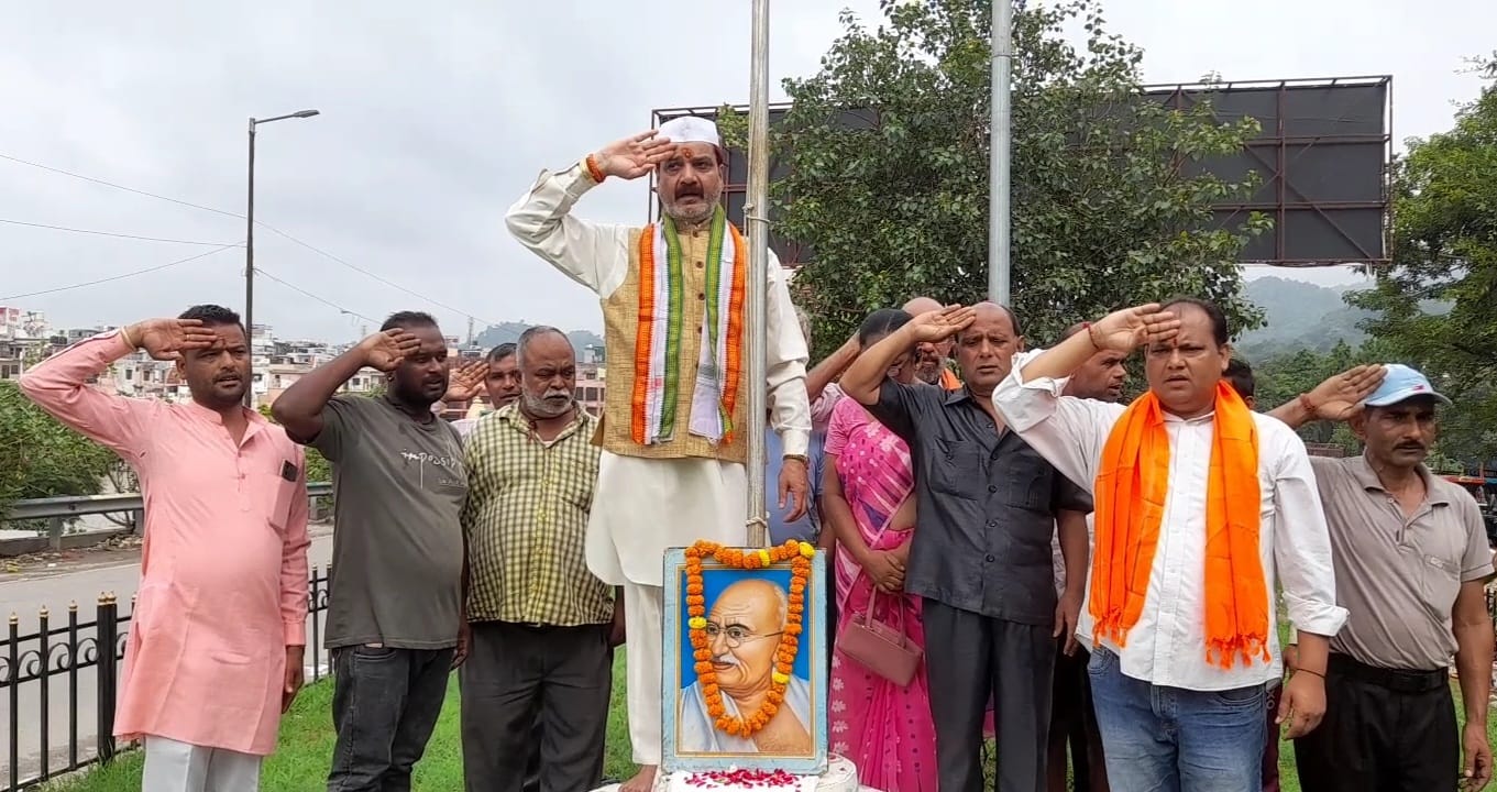 78 वें स्वतंत्रता दिवस हर्ष और उल्लास के साथ मनाते हुए संजय चोपड़ा द्वारा किया गया ध्वजारोहण