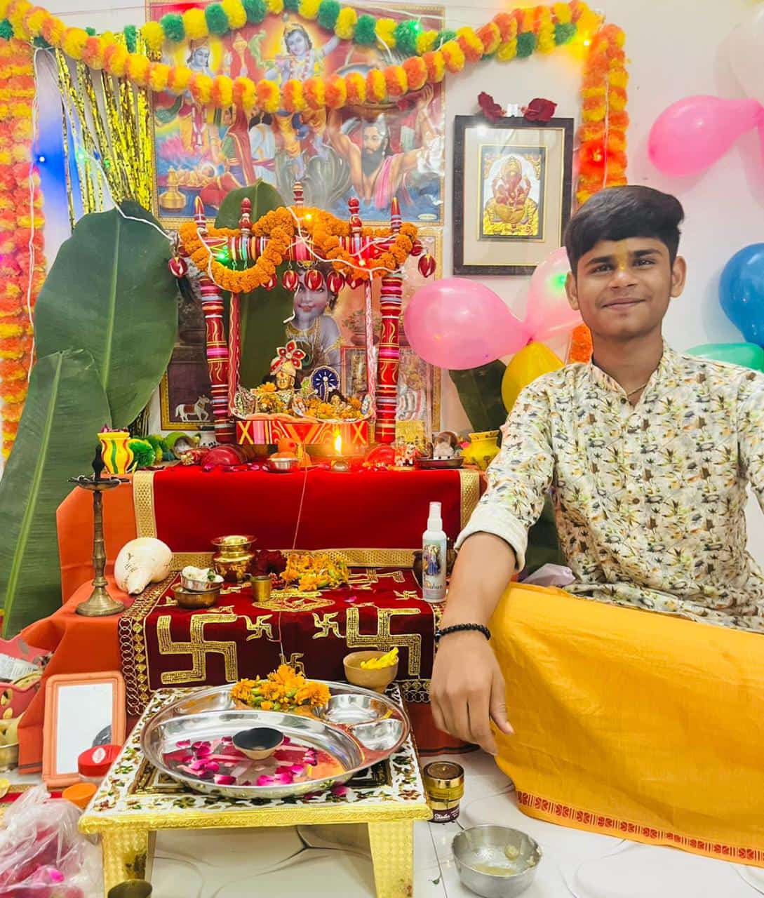 जन्मे कन्हैया बजे बधाई गीत, मंदिरों व घरों में मची धूम