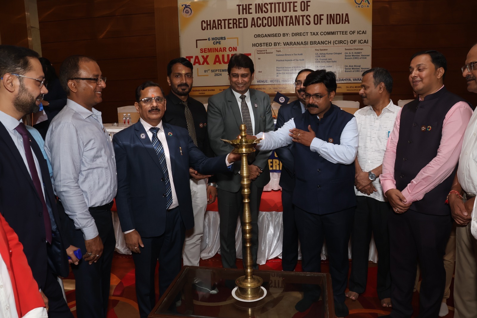 दी इंस्टिट्यूट ऑफ़ चार्टर्ड एकाउंटेंट्स ऑफ़ इंडिया की वाराणसी शाखा द्वारा डायरेक्ट टैक्स विषय पर किया गया सेमिनार का आयोजन ।