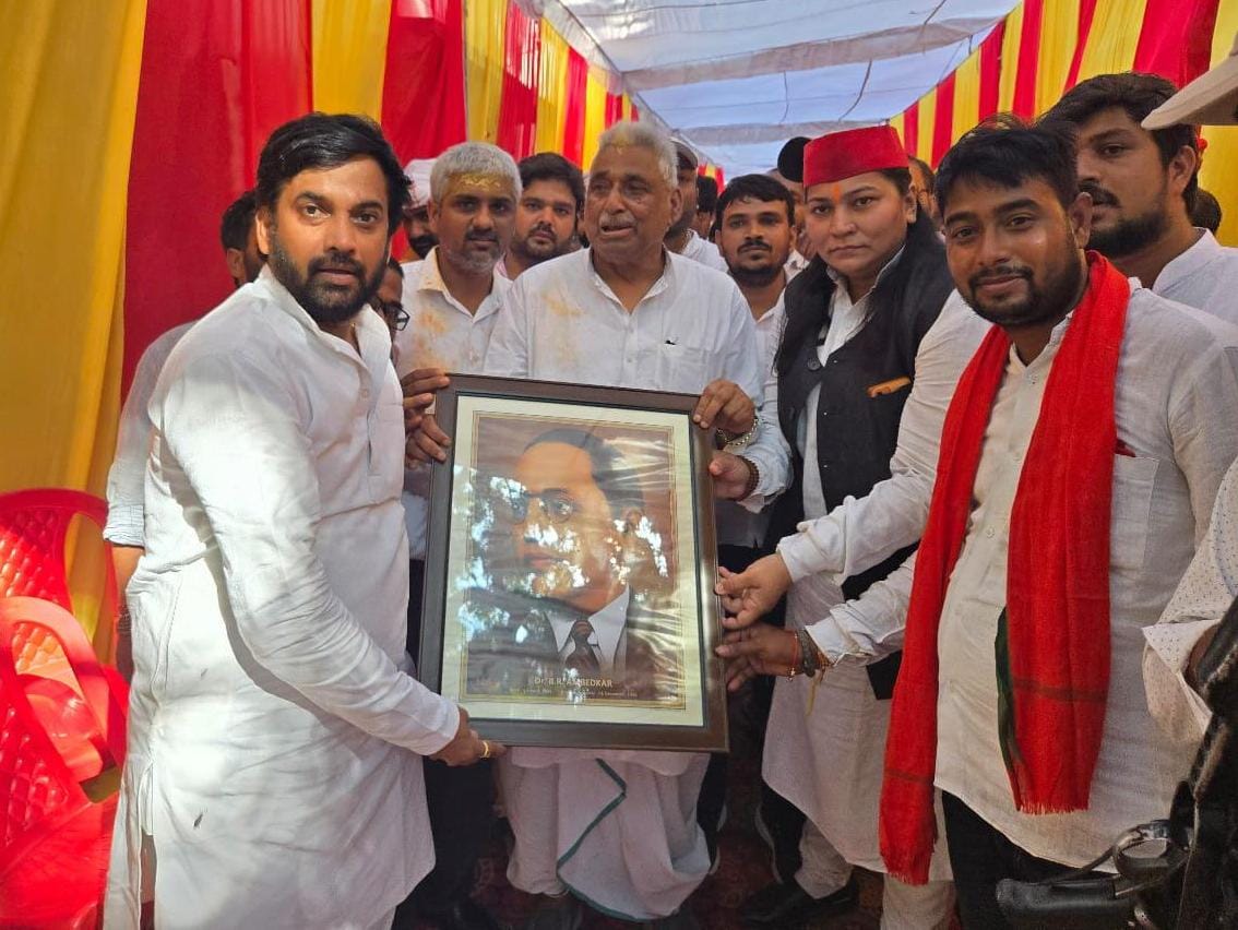 यूपी विधानसभा के नेता प्रतिपक्ष माता प्रसाद पांडेय ने प्रदेश और केंद्र सरकार पर जमकर हमला बोला,सरकार पर कटाक्ष करते हुए कहा कि मौजूदा सरकार विधि के शासन को नहीं मानती है।