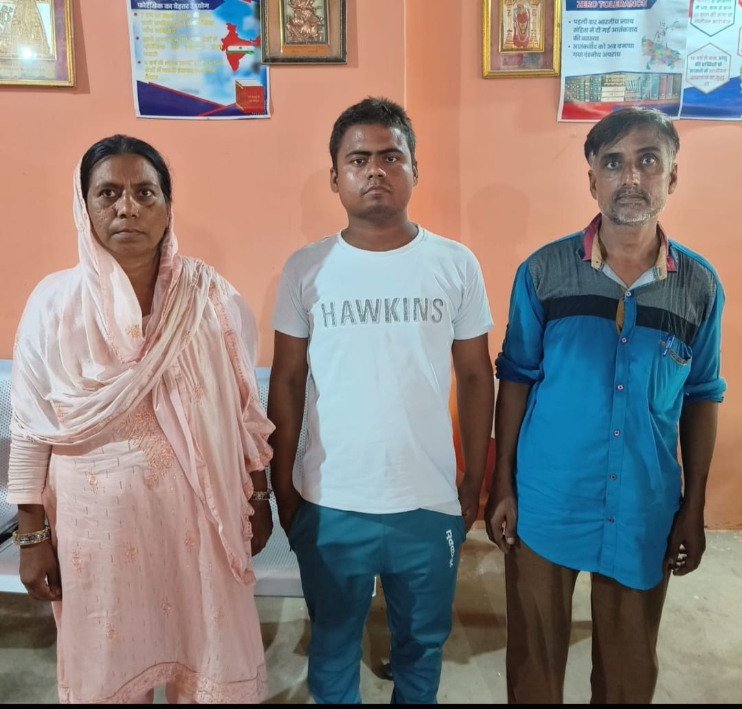 मानसिक रुप से भटक रहे युवक को पुलिस ने परिजनों को सौंपा