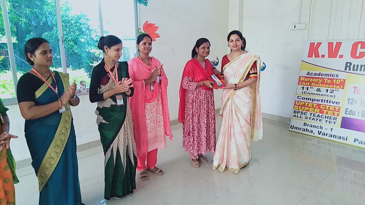 किड्स विला इंग्लिश स्कूल में धूमधाम से मनाया गया शिक्षक दिवस
