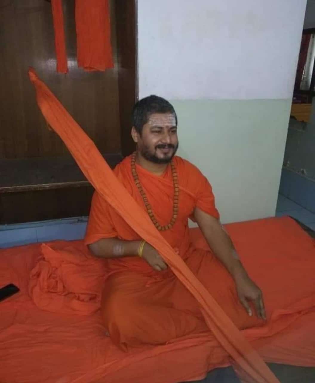 गुरु के चरणों में रहने से व्यक्ति के संस्कार सुधर जाते हैं और उनके सानिध्य में रहने से अहंकार समाप्त हो जाता है – राकेश कुमार सिंह 
