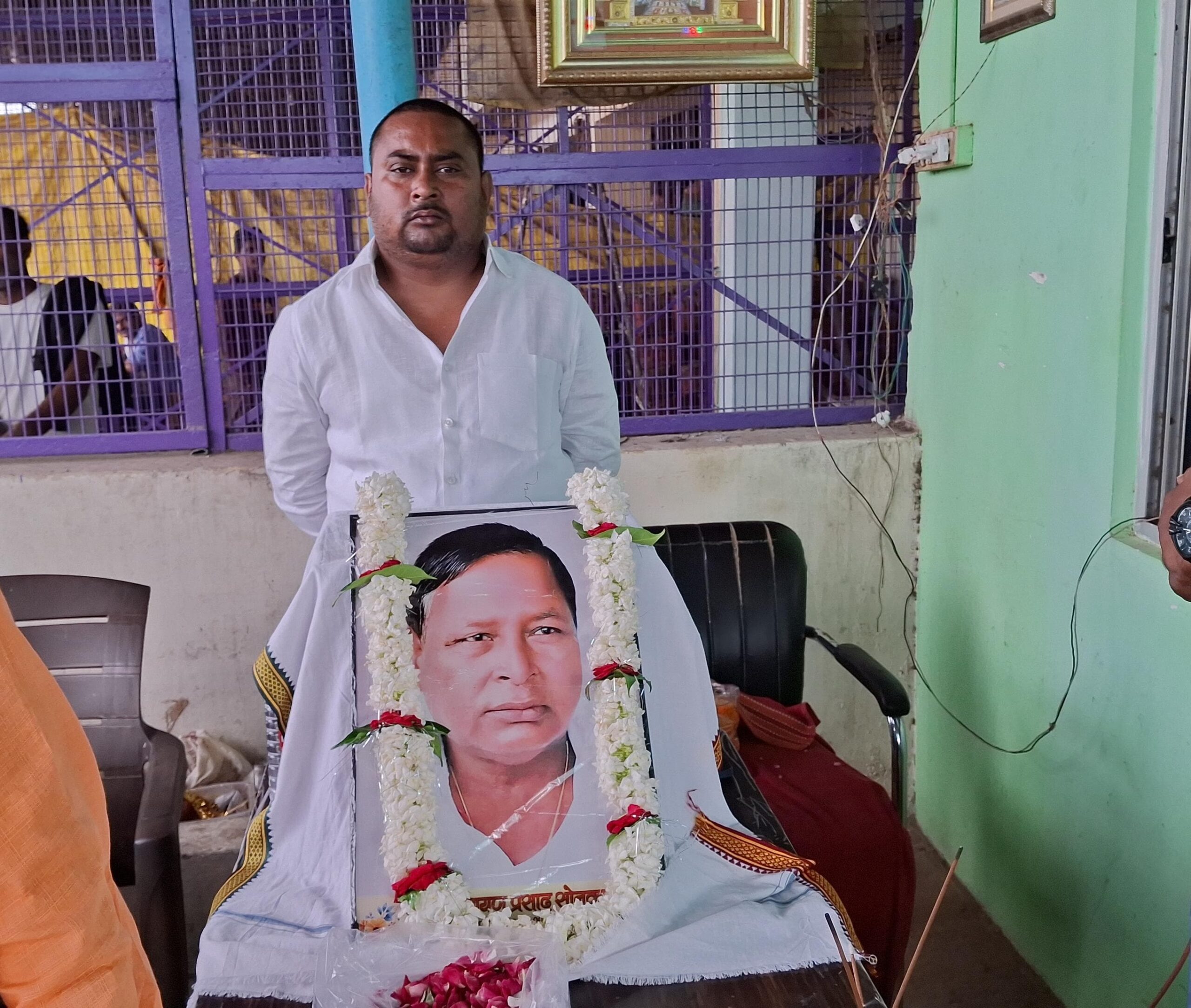 वाराणसी प्रगतिशील फल सब्जी व्यवसायी समिति के द्वारा संगठन मंत्री स्वर्गीय नारायण सोनकर को दी गयी श्रद्धांजलि।
