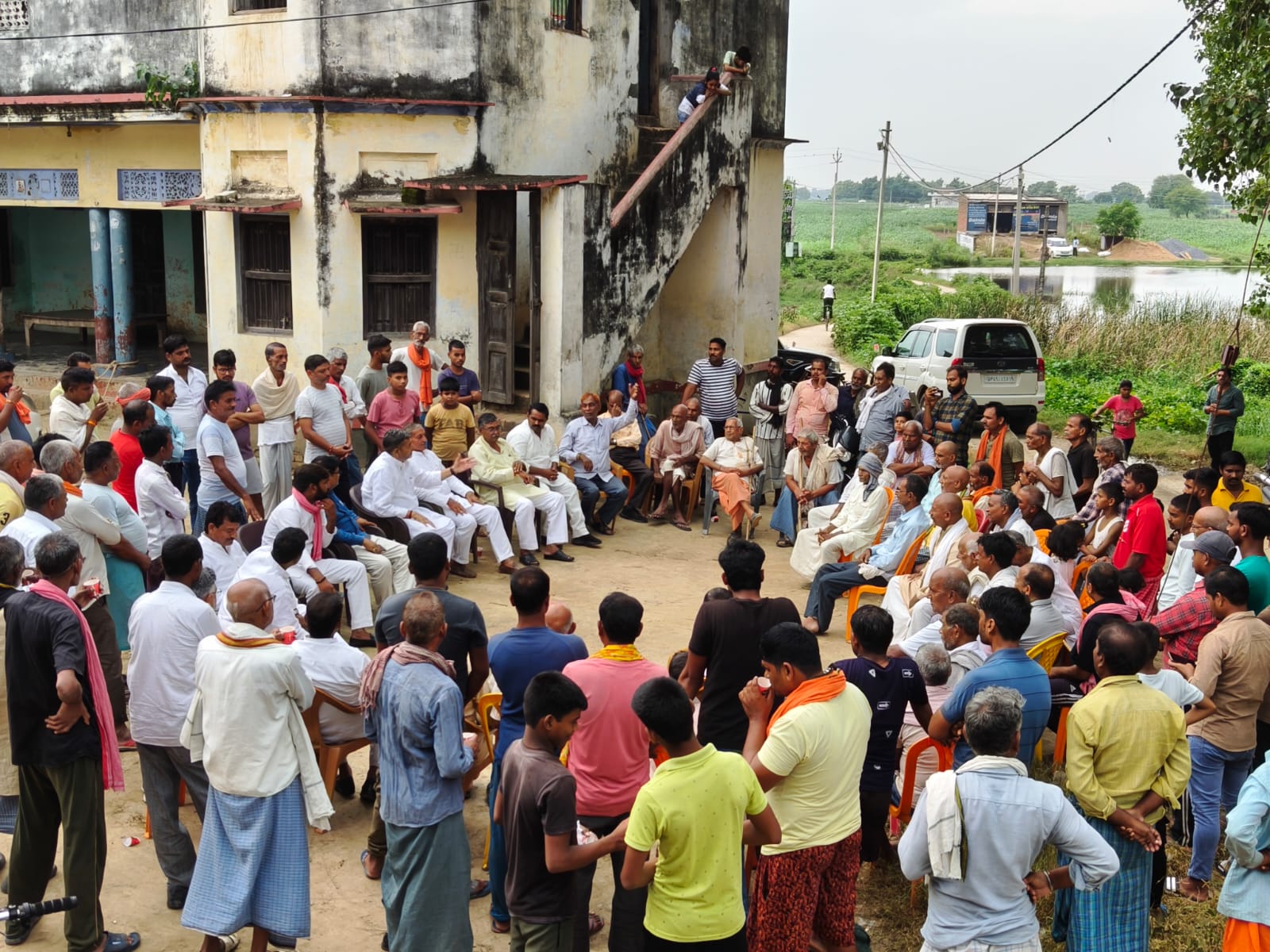 चन्दौली सांसद वीरेन्द्र सिंह ने जन चौपाल लगाकर सुनी ढाब वासियों की समस्याऐं