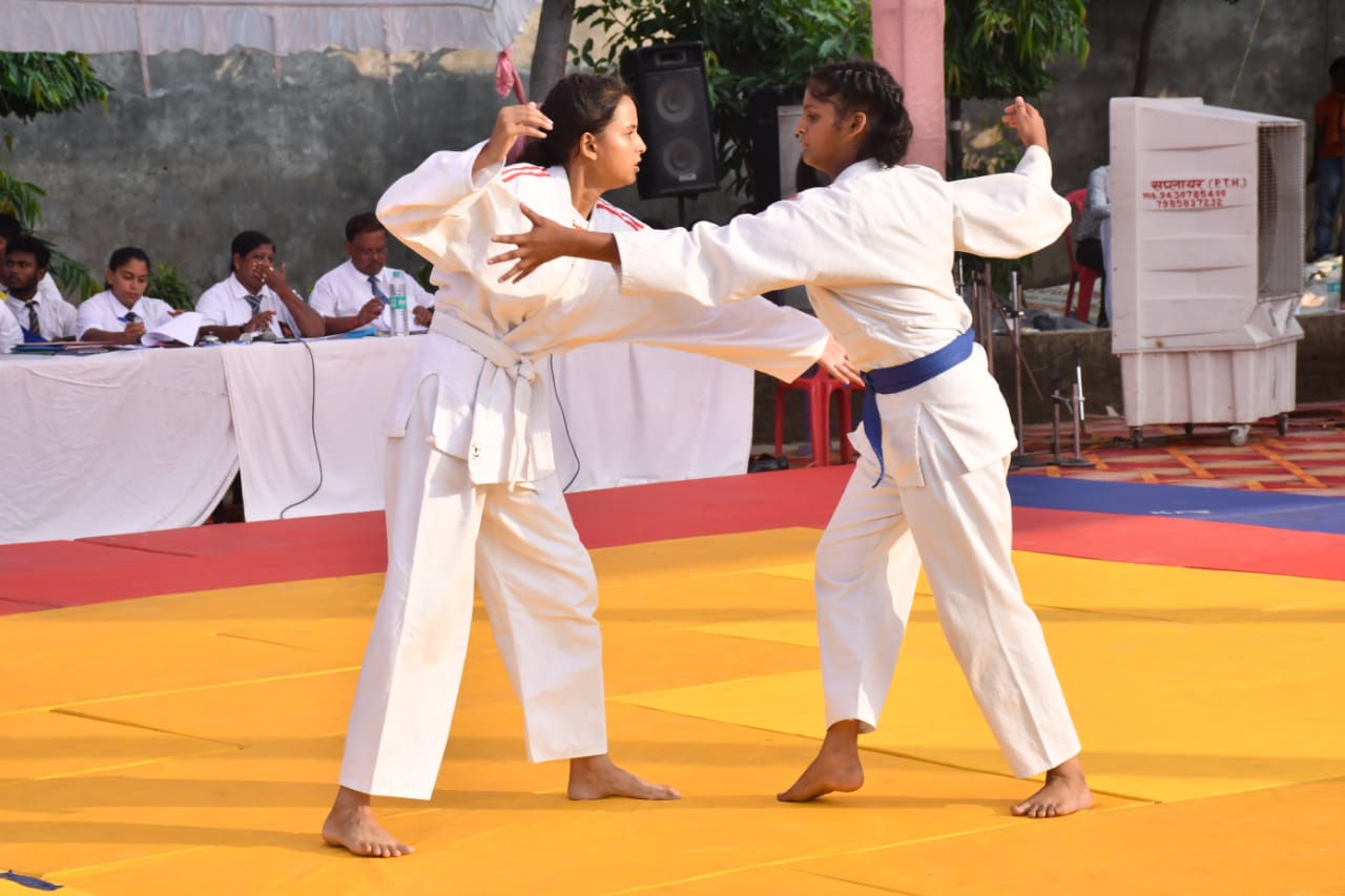 ज्ञानदीप इंग्लिश स्कूल सिरिस्ती में तीसरे दिन के फाइनल प्रतियोगिता में विजेता बनी अंडर-11,14 व 17 वर्ग की बालक-बालिका की टीम