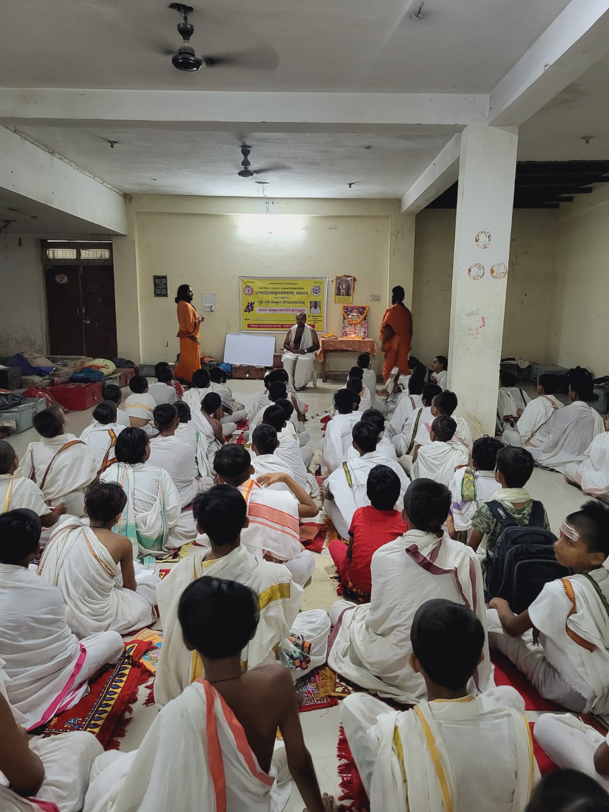 गृहे-गृहे संस्कृतम् योजना सभी भारतीयों को संस्कृत के प्रति आकर्षित करती है