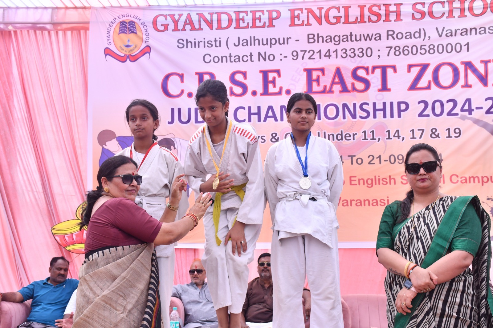 ज्ञानदीप इंग्लिश स्कूल जाल्हुपुर सिरिस्ती में हुआ जूडो चैंपियनशिप प्रतियोगिता का भव्य समापन मेडल्स पाकर खिलाड़ियों के खिल उठे चेहरे