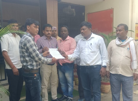 रोजगार सेवकों ने बीडीओ आराजी लाइन को सौपा मांग पत्र